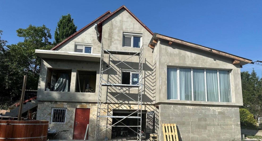 Lakó- És Nem Lakó Épületek