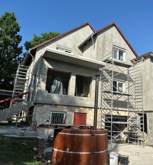 Lakó- És Nem Lakó Épületek